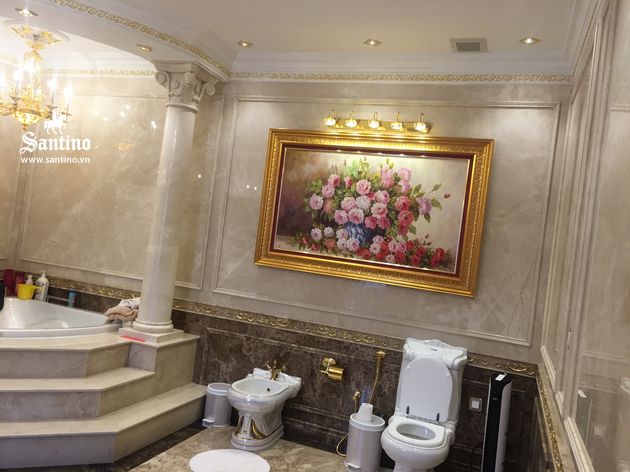 Từ thiết kế đến thi công Phòng tắm master Tân cổ điển. Santino thi công ốp át đá, thi công phào chỉ, thi công dát vàng, thi công hoàn thiện tổng 