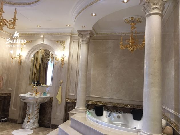 Từ thiết kế đến thi công Phòng tắm master Tân cổ điển. Santino thi công ốp át đá, thi công phào chỉ, thi công dát vàng, thi công hoàn thiện tổng 