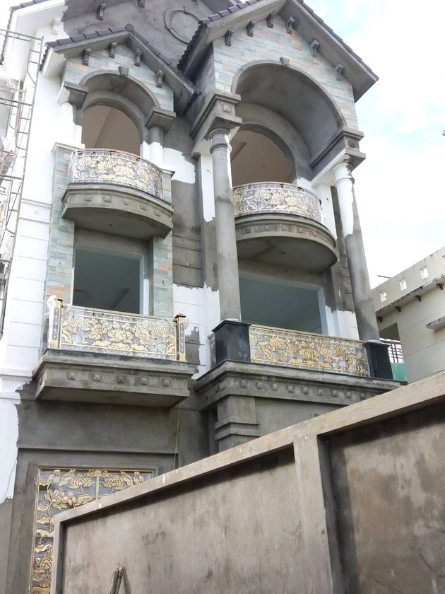 Biệt thự đẹp với ban công nhôm đúc